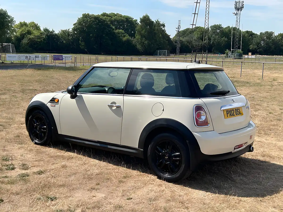 Used 2012 MINI Hatch One Pepper White - Interior and Exterior details 7