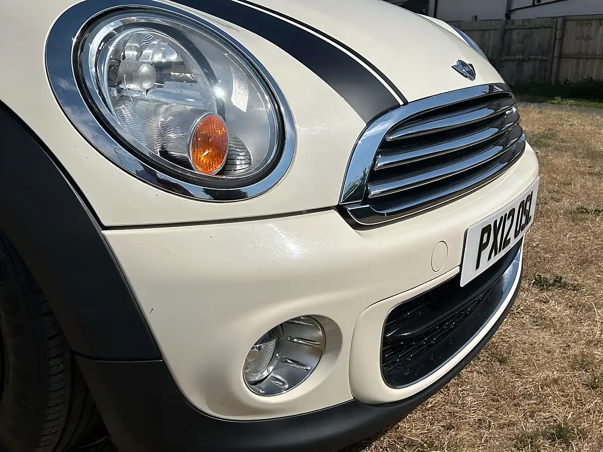 Used 2012 MINI Hatch One Pepper White - Interior and Exterior details 9