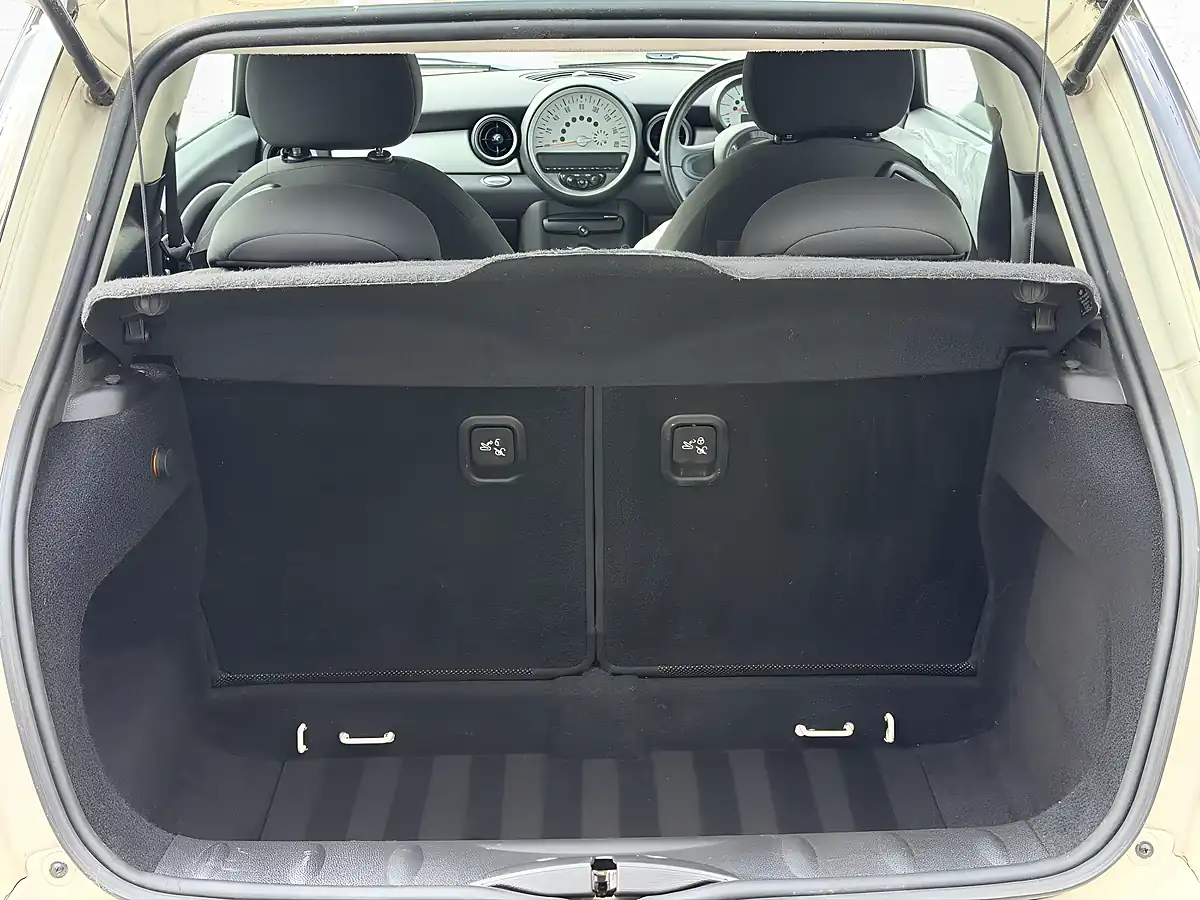 Used 2012 MINI Hatch One White - Interior and Exterior details 13