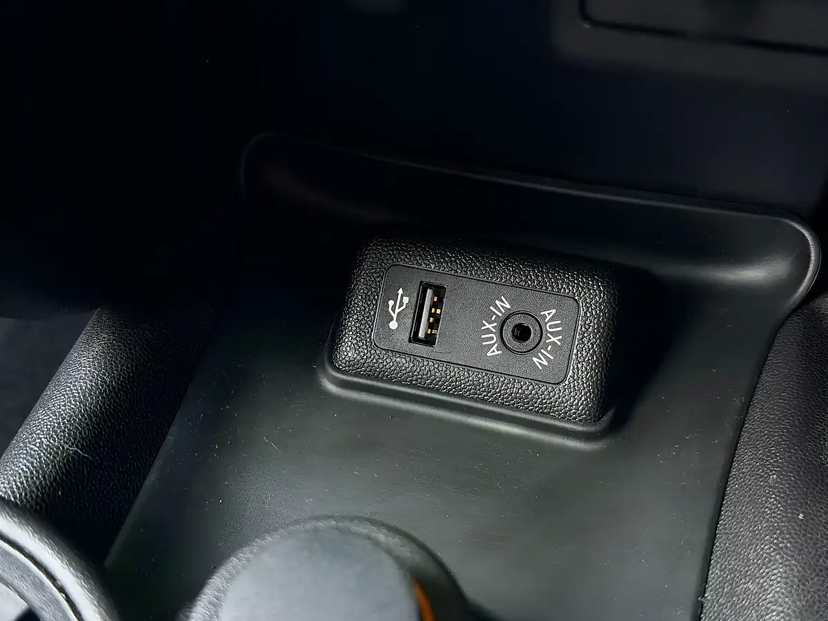 Used 2012 MINI Hatch One White - Interior and Exterior details 15