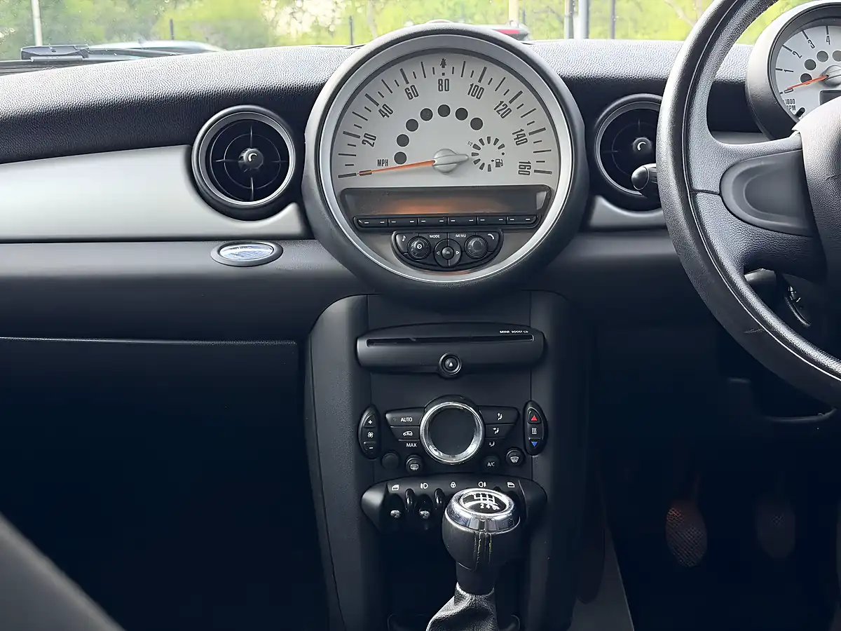 Used 2012 MINI Hatch One White - Interior and Exterior details 20