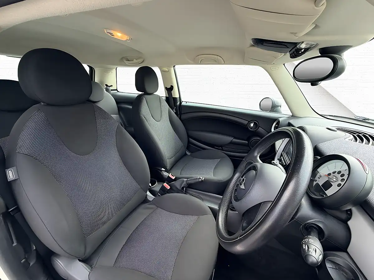 Used 2012 MINI Hatch One White - Interior and Exterior details 4