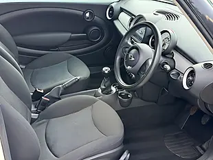 Used 2012 MINI Hatch One White - Interior and Exterior details 5