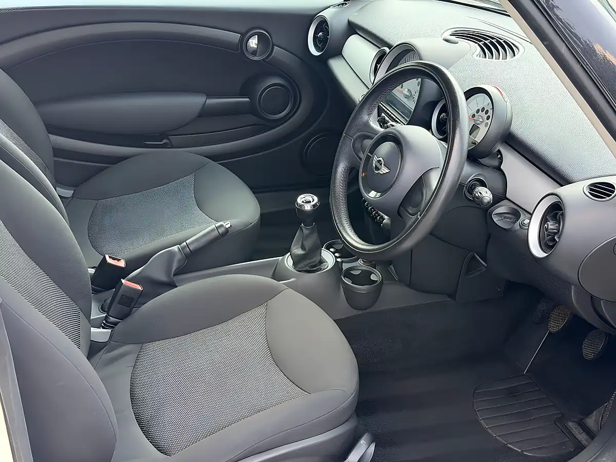 Used 2012 MINI Hatch One White - Interior and Exterior details 5