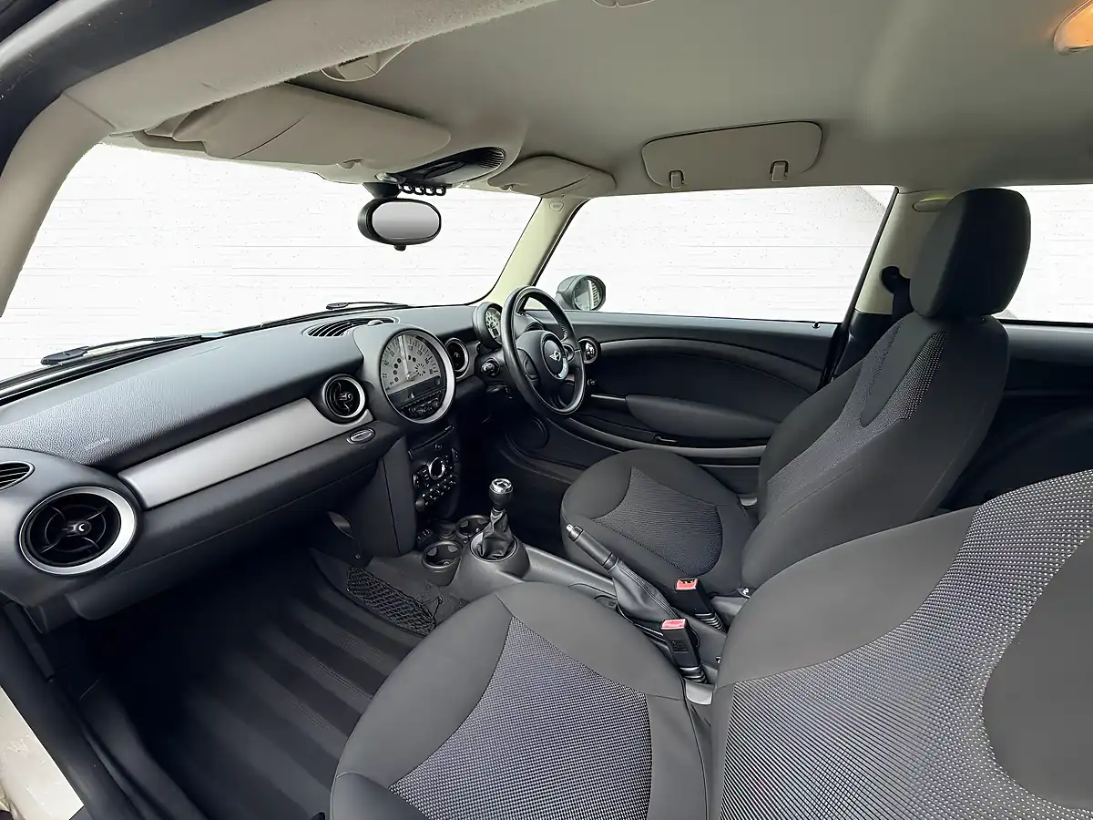 Used 2012 MINI Hatch One White - Interior and Exterior details 7