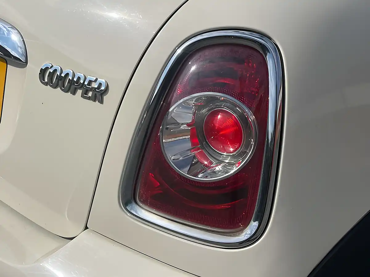 Used 2012 MINI Roadster Cooper Pepper White - Interior and Exterior details 20