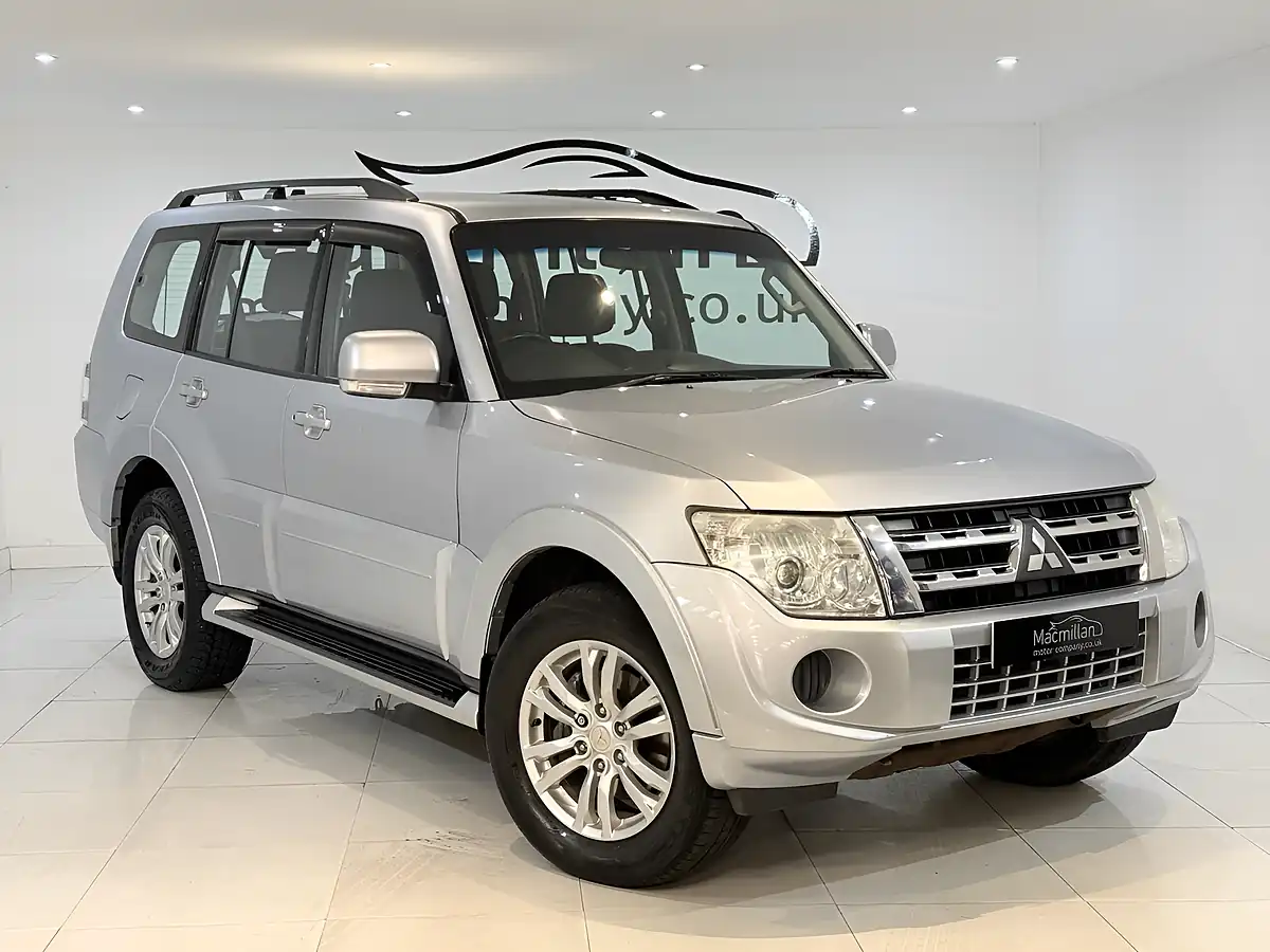 Used 2012 Mitsubishi Shogun SG2 Silver - Front View