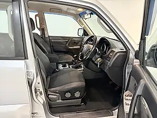 Used 2012 Mitsubishi Shogun SG2 Silver - Interior and Exterior details 13