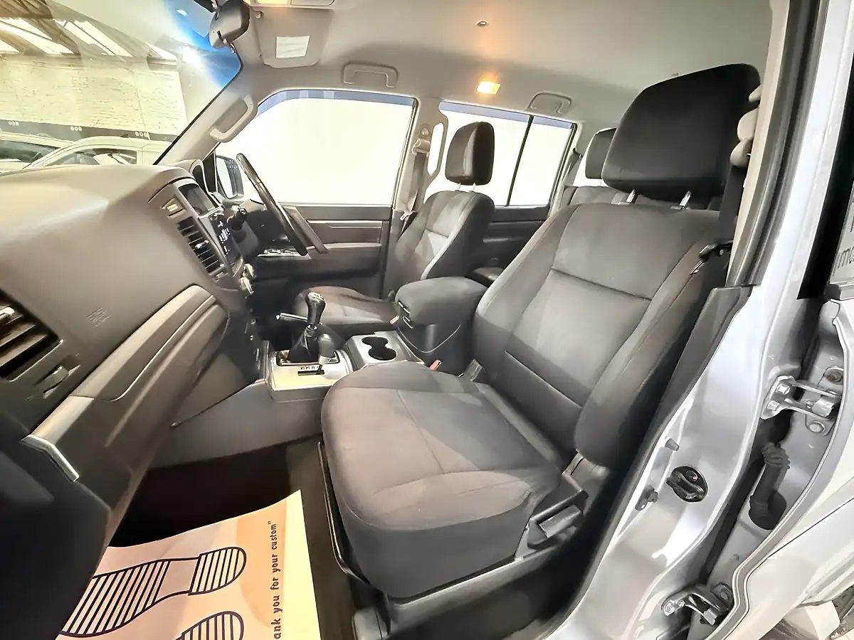 Used 2012 Mitsubishi Shogun SG2 Silver - Interior and Exterior details 19
