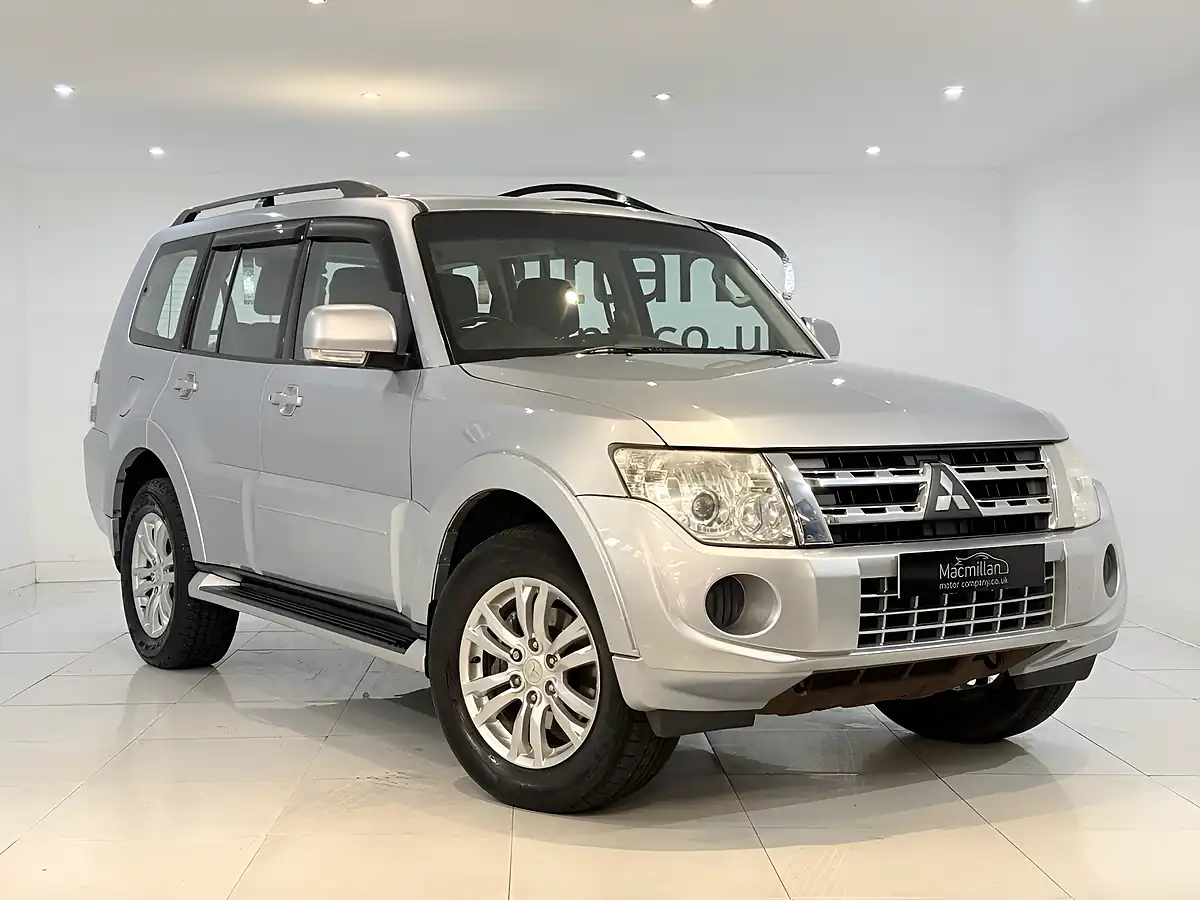 Used 2012 Mitsubishi Shogun SG2 Silver - Interior and Exterior details 4