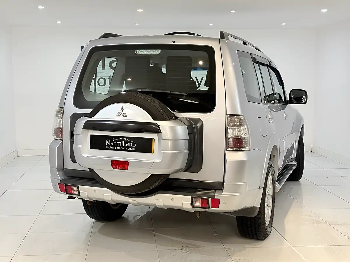 Used 2012 Mitsubishi Shogun SG2 Silver - Interior and Exterior details 8