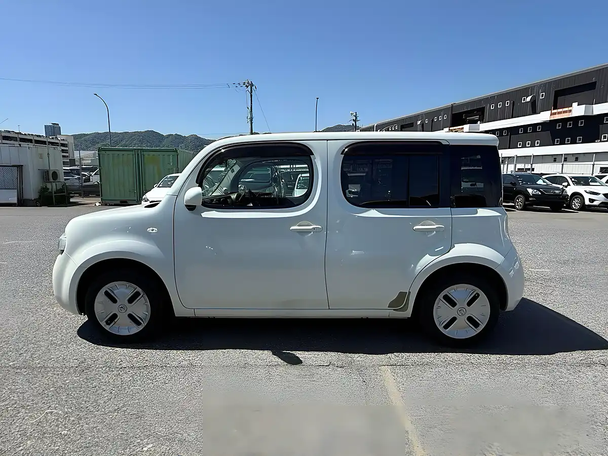 Used 2012 Nissan Cube 15X V Selection White - Interior and Exterior details 5