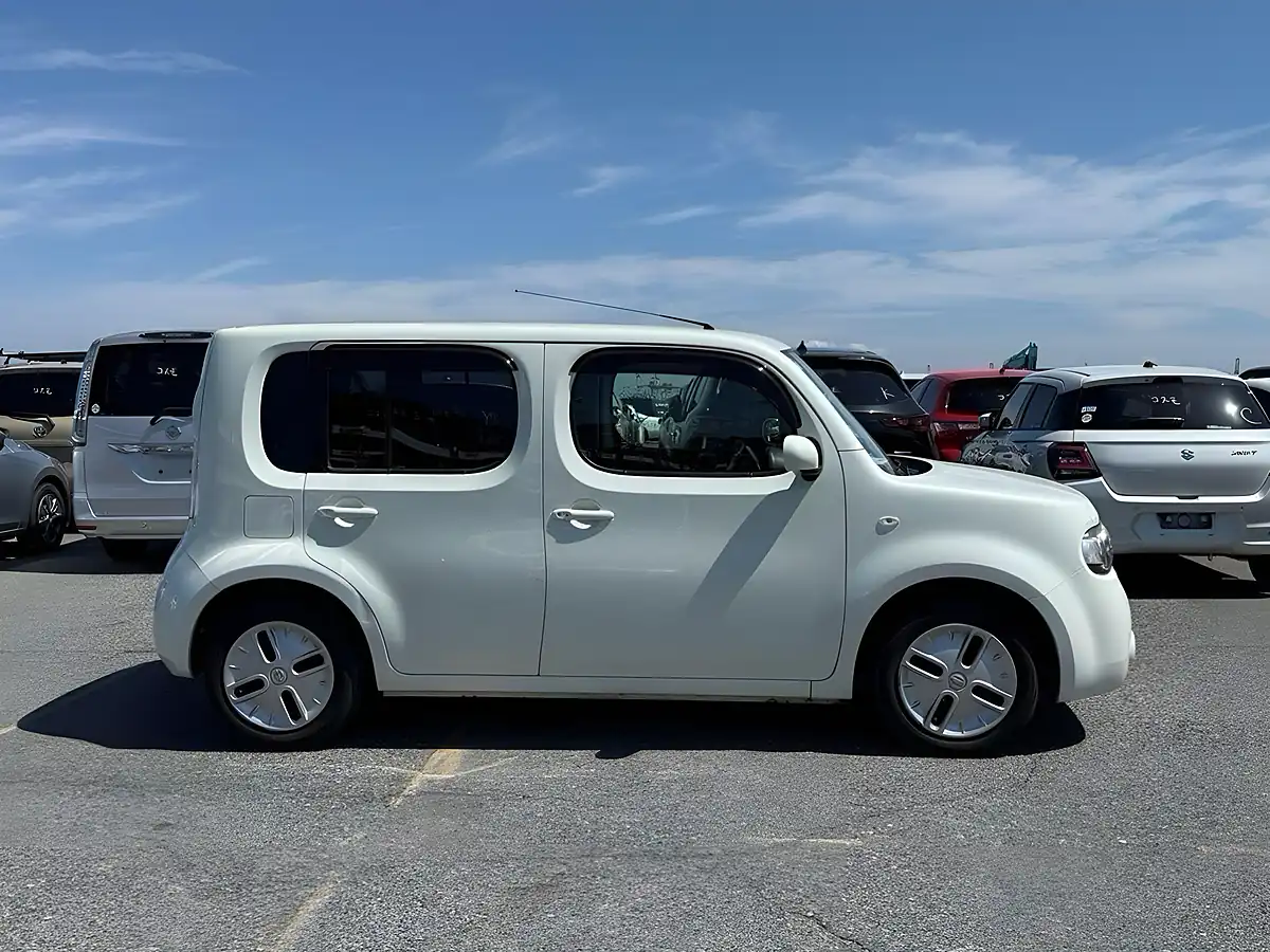 Used 2012 Nissan Cube 15X V Selection White - Interior and Exterior details 6
