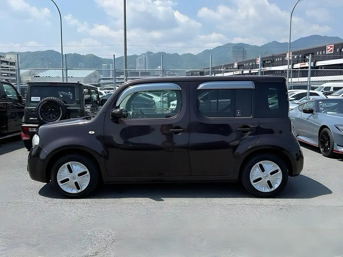 Used 2012 Nissan Cube Indigo Plus Plasma Brown - Interior and Exterior details 7