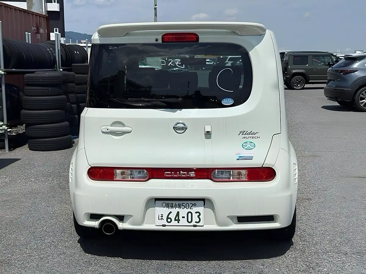 Used 2012 Nissan Cube Rider Black Line White - Interior and Exterior details 10