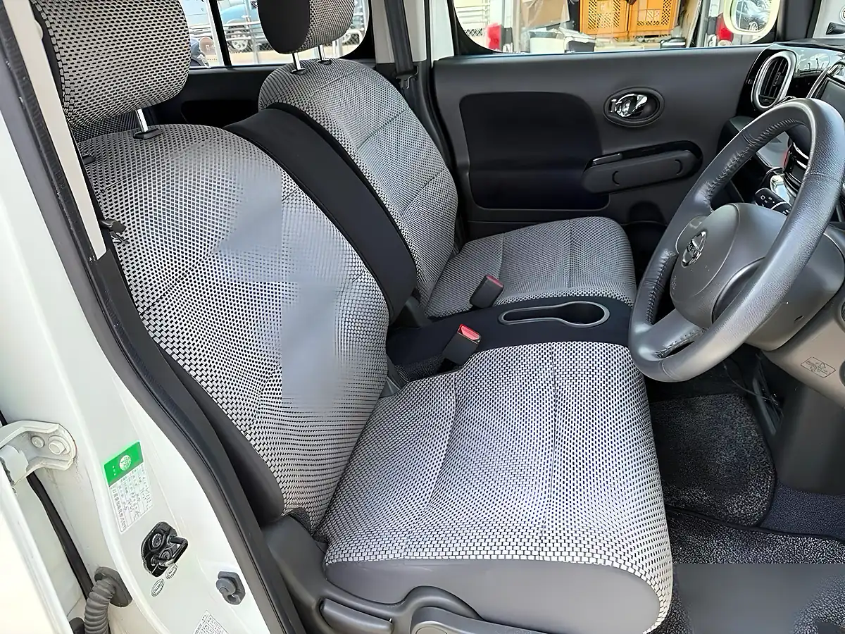 Used 2012 Nissan Cube Rider Black Line White - Interior and Exterior details 11