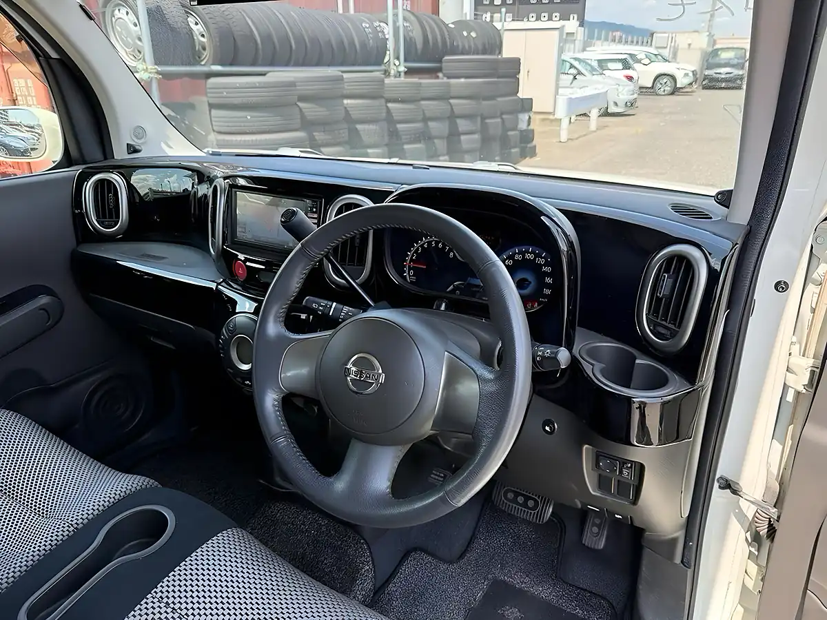 Used 2012 Nissan Cube Rider Black Line White - Interior and Exterior details 12
