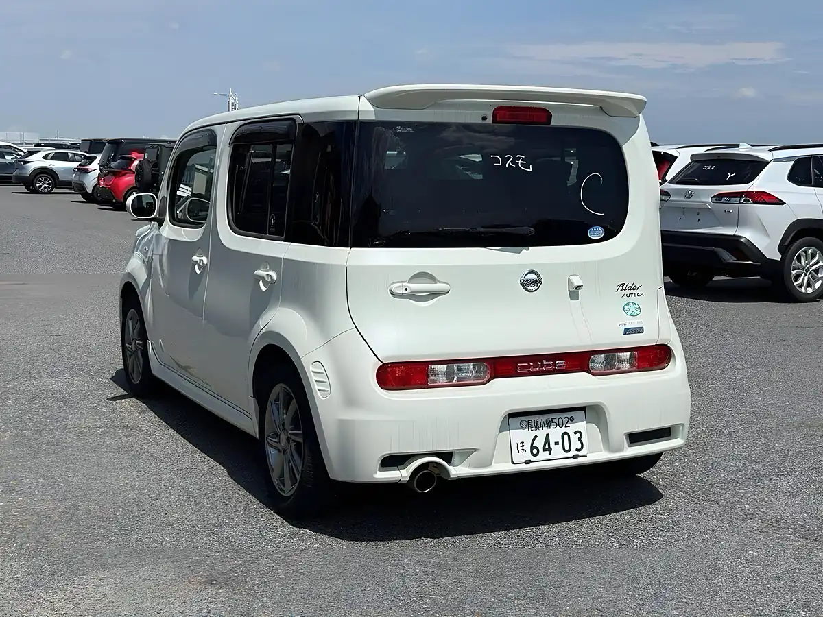 Used 2012 Nissan Cube Rider Black Line White - Interior and Exterior details 3