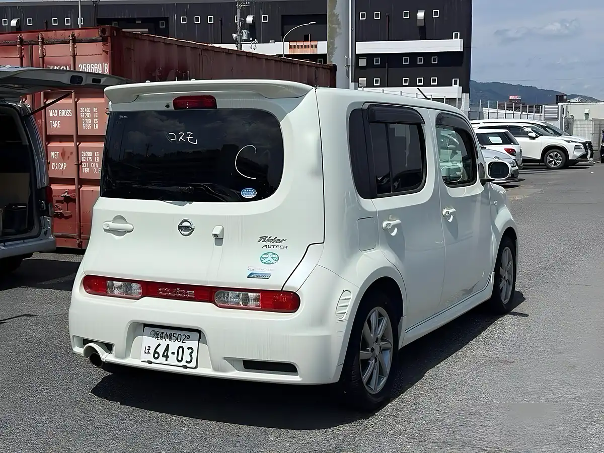 Used 2012 Nissan Cube Rider Black Line White - Interior and Exterior details 4