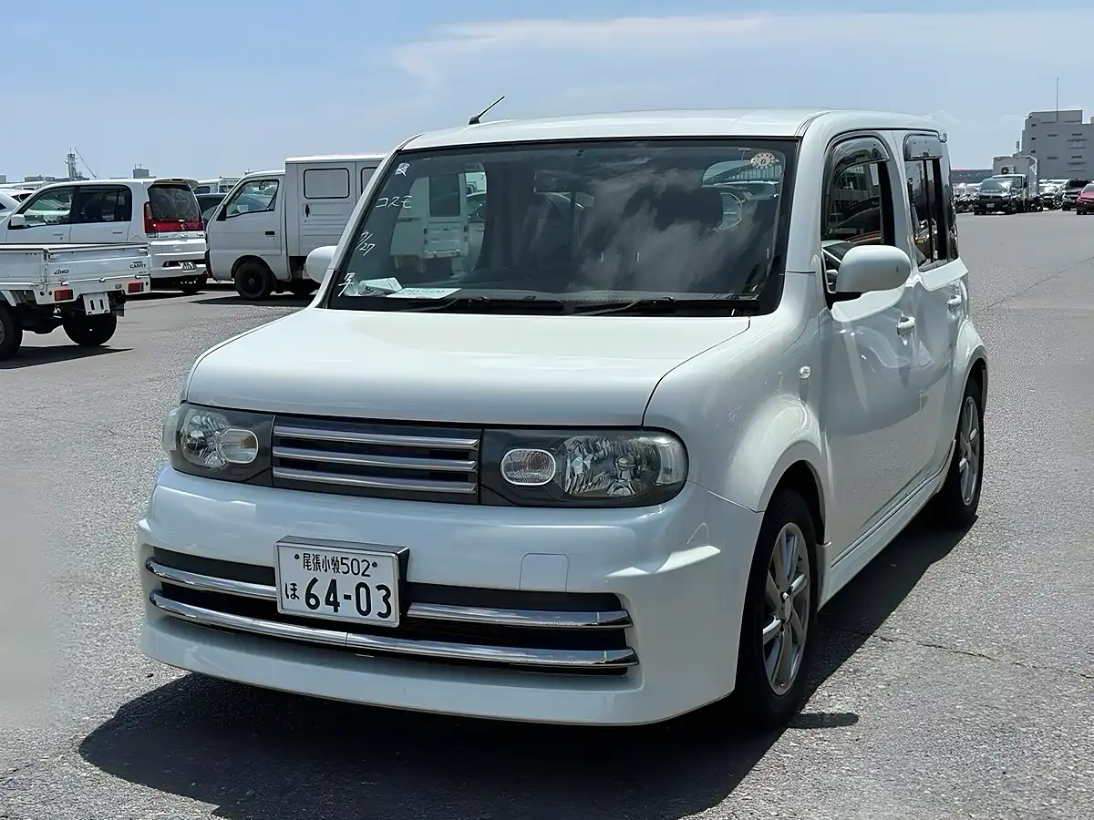 Used 2012 Nissan Cube Rider Black Line White - Interior and Exterior details 7
