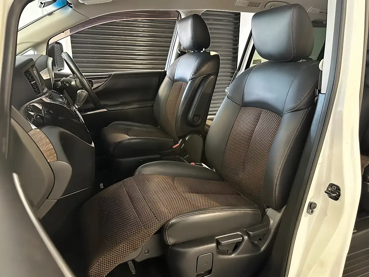 Used 2012 Nissan Elgrand Highway Star White - Interior and Exterior details 15