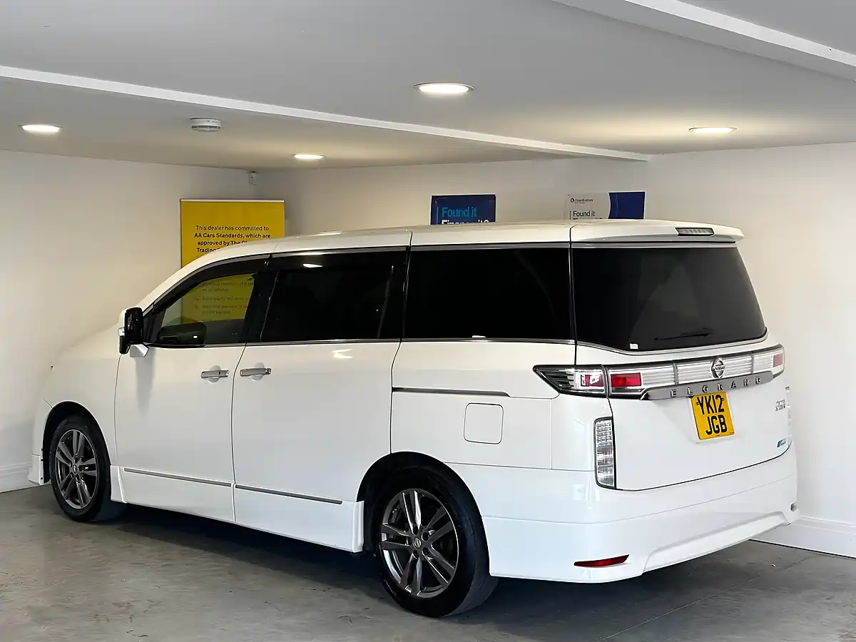 Used 2012 Nissan Elgrand Highway Star White - Interior and Exterior details 4