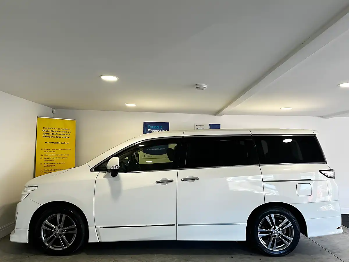 Used 2012 Nissan Elgrand Highway Star White - Interior and Exterior details 7
