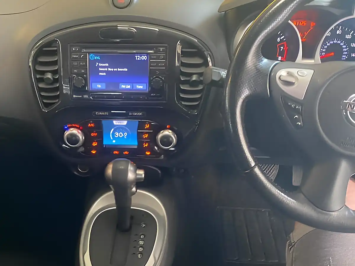 Used 2012 Nissan Juke Acenta Blue - Interior and Exterior details 15