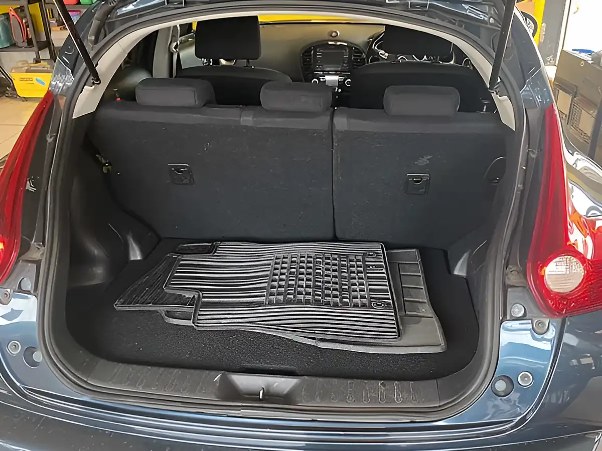 Used 2012 Nissan Juke Acenta Blue - Interior and Exterior details 17