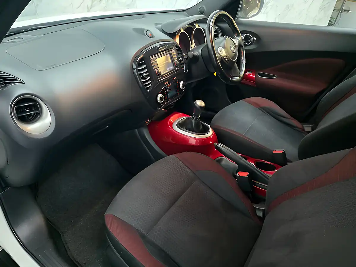 Used 2012 Nissan Juke Acenta Premium White - Interior and Exterior details 14