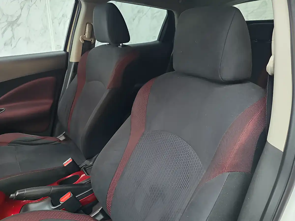 Used 2012 Nissan Juke Acenta Premium White - Interior and Exterior details 15