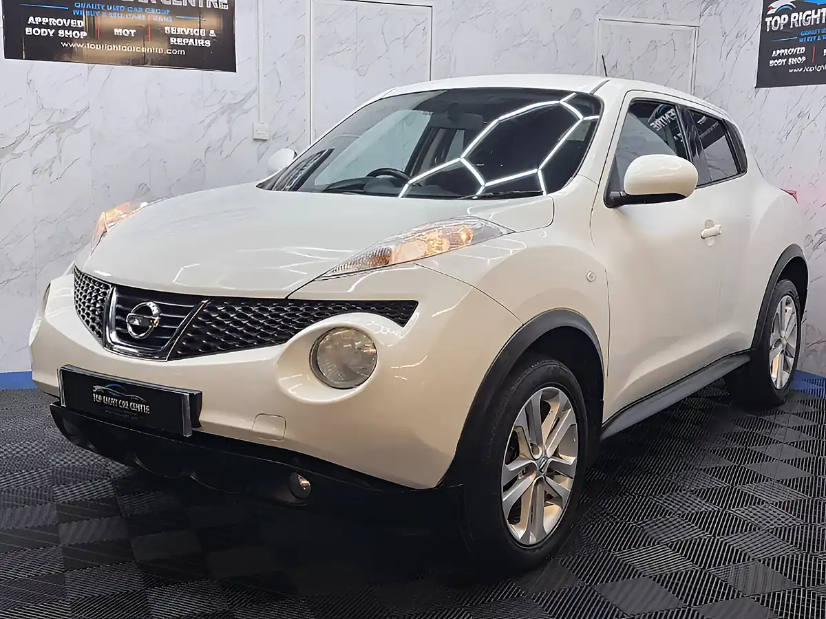 Used 2012 Nissan Juke Acenta Premium White - Interior and Exterior details 4