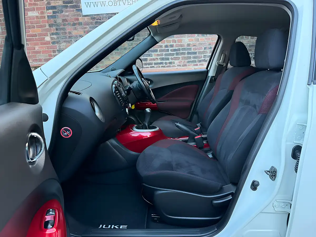 Used 2012 Nissan Juke Acenta Premium White - Interior and Exterior details 11