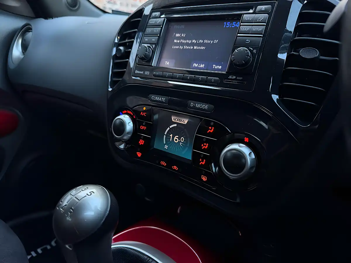 Used 2012 Nissan Juke Acenta Premium White - Interior and Exterior details 15