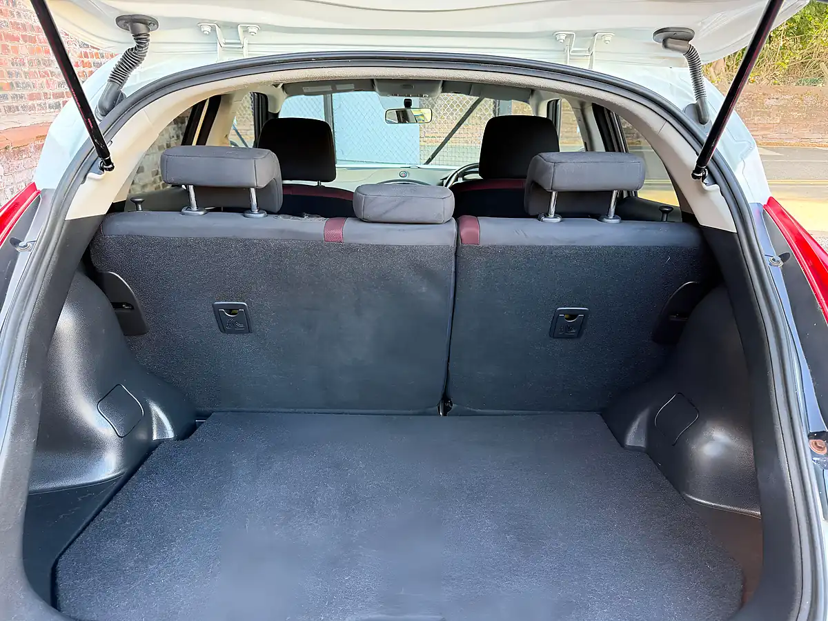 Used 2012 Nissan Juke Acenta Premium White - Interior and Exterior details 19