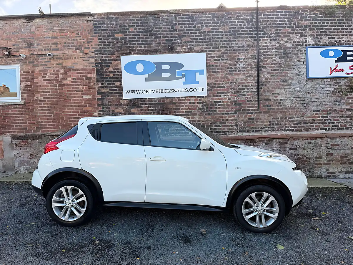 Used 2012 Nissan Juke Acenta Premium White - Interior and Exterior details 2