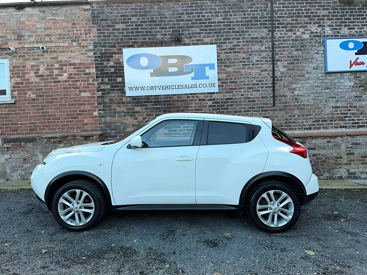 Used 2012 Nissan Juke Acenta Premium White - Interior and Exterior details 5