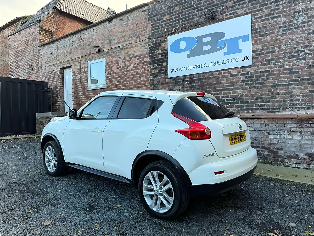 Used 2012 Nissan Juke Acenta Premium White - Interior and Exterior details 6