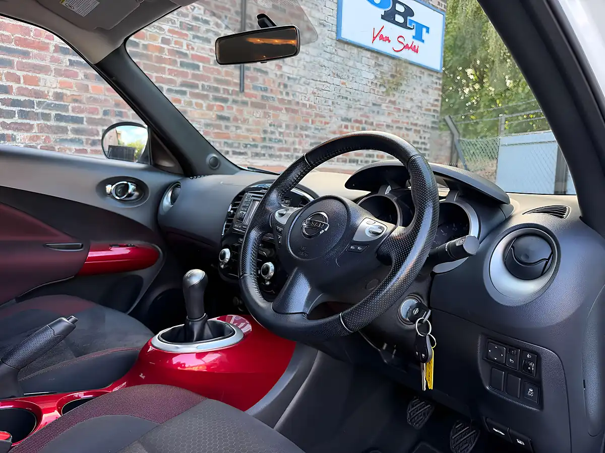 Used 2012 Nissan Juke Acenta Premium White - Interior and Exterior details 7