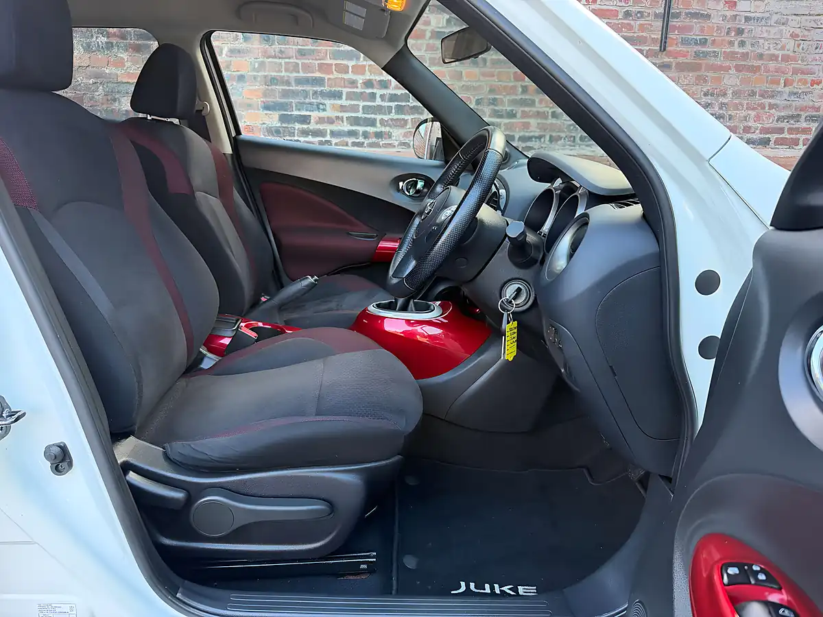 Used 2012 Nissan Juke Acenta Premium White - Interior and Exterior details 8