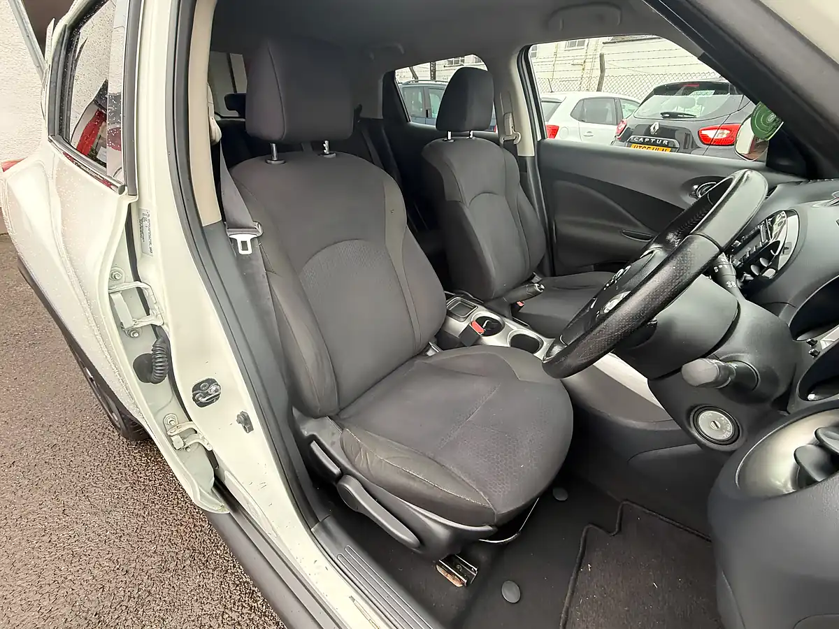 Used 2012 Nissan Juke Acenta Premium White - Interior and Exterior details 10