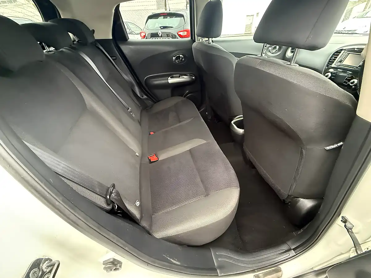 Used 2012 Nissan Juke Acenta Premium White - Interior and Exterior details 11