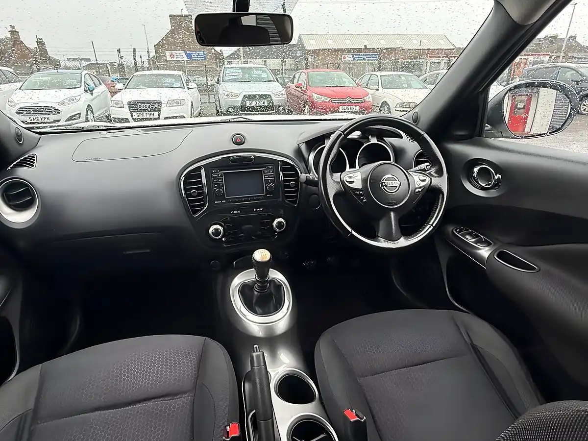 Used 2012 Nissan Juke Acenta Premium White - Interior and Exterior details 15