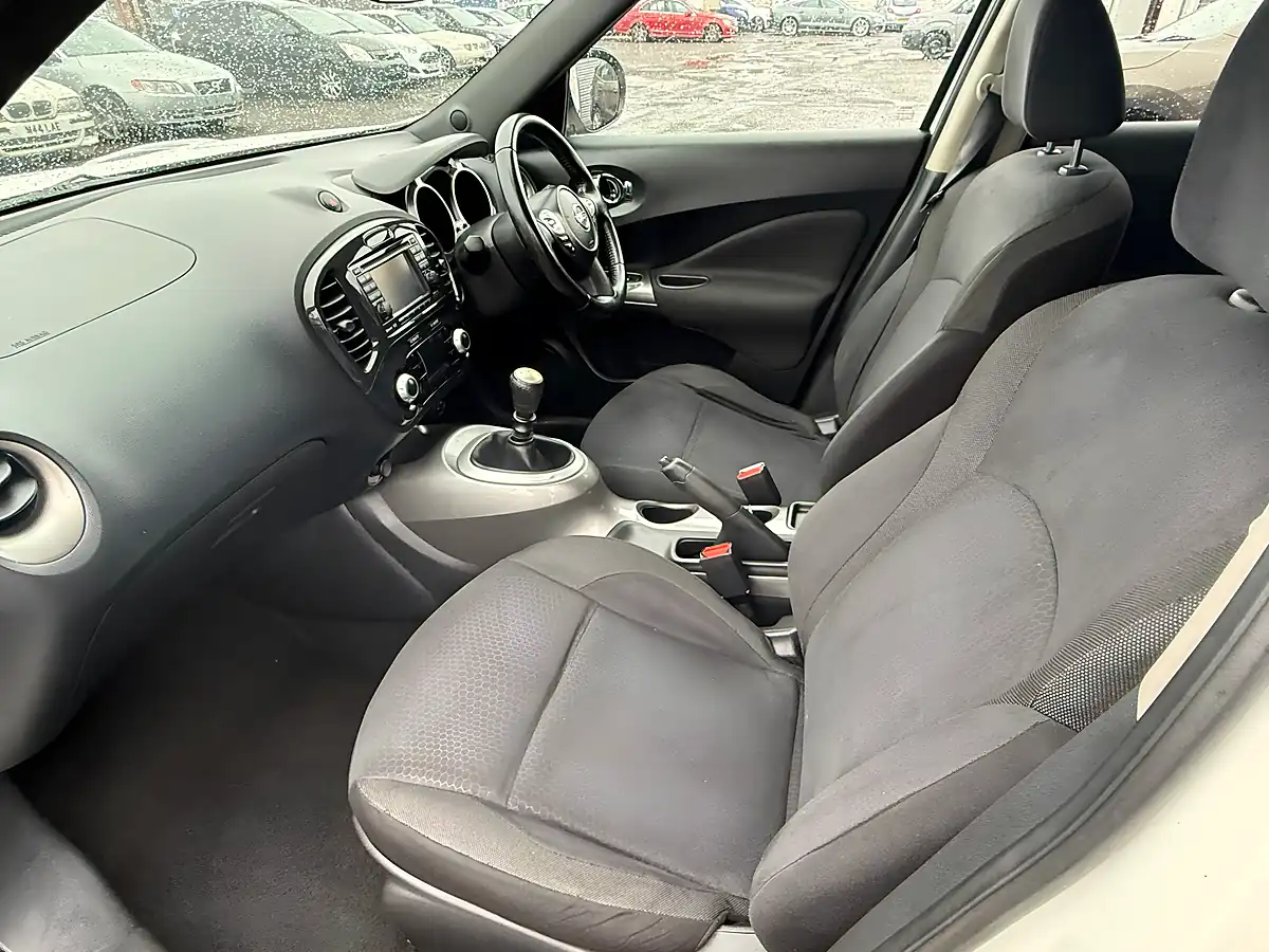 Used 2012 Nissan Juke Acenta Premium White - Interior and Exterior details 16