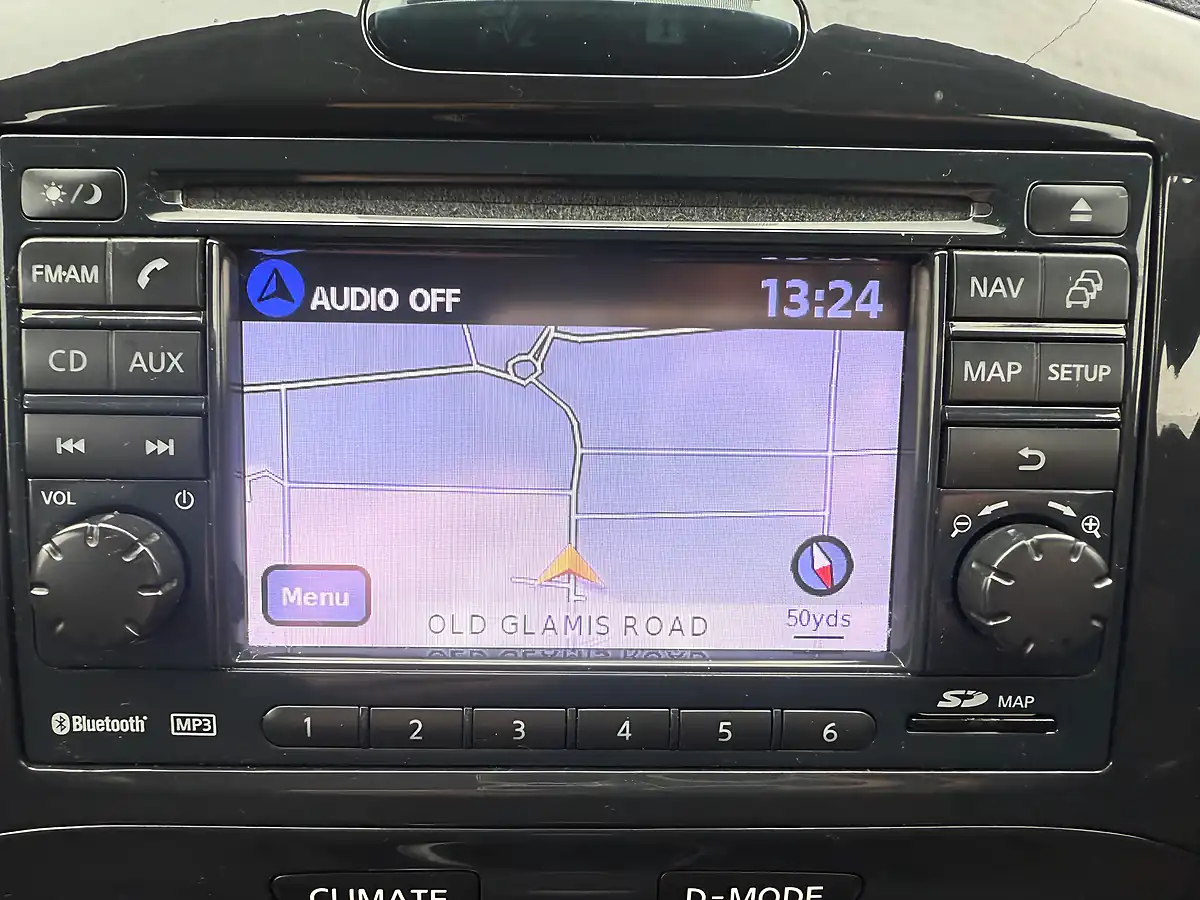 Used 2012 Nissan Juke Acenta Premium White - Interior and Exterior details 18