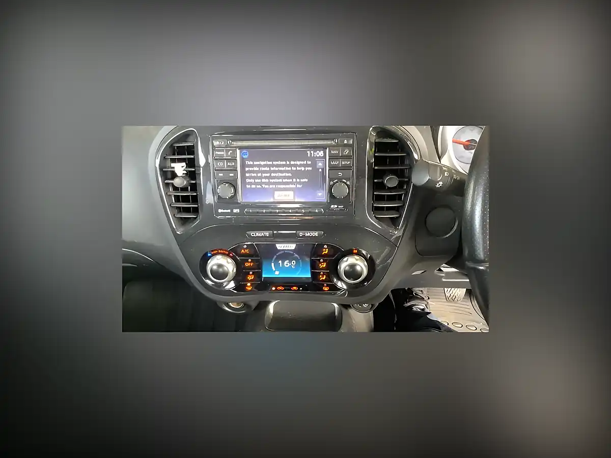 Used 2012 Nissan Juke Acenta Premium White - Interior and Exterior details 12