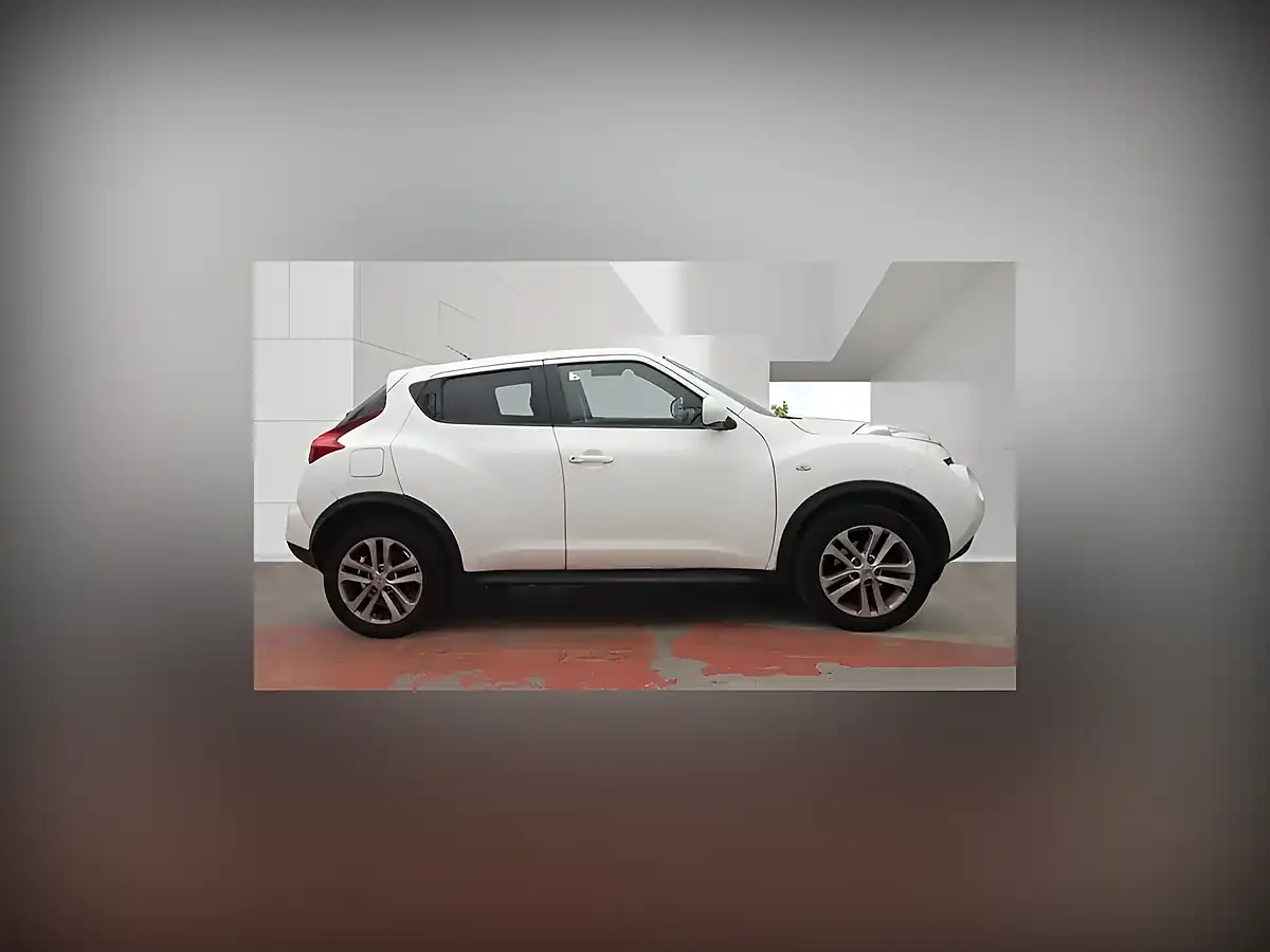 Used 2012 Nissan Juke Acenta Premium White - Interior and Exterior details 5
