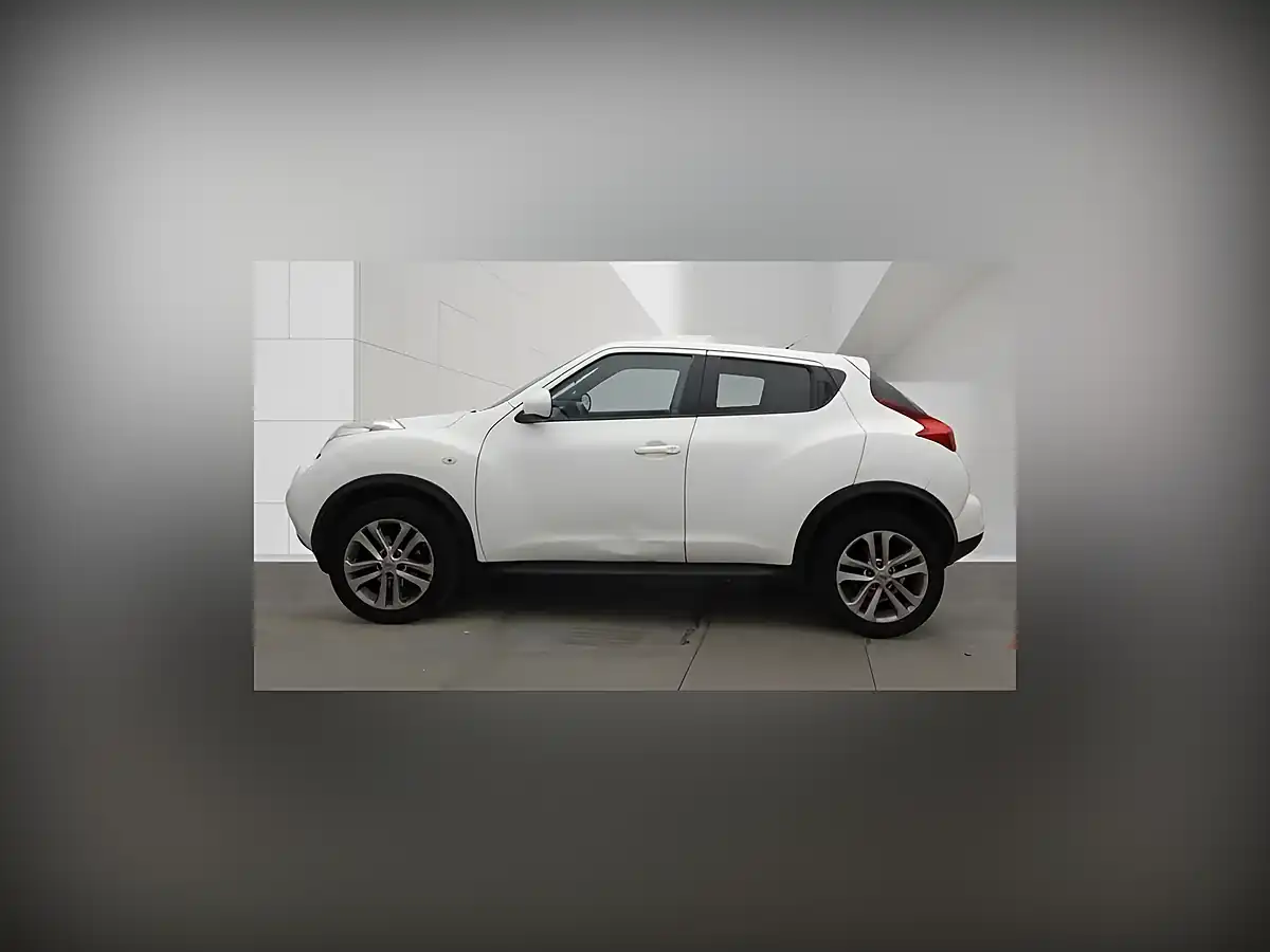 Used 2012 Nissan Juke Acenta Premium White - Interior and Exterior details 6