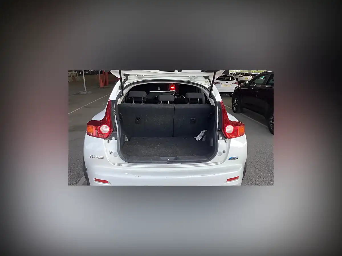 Used 2012 Nissan Juke Acenta Premium White - Interior and Exterior details 9