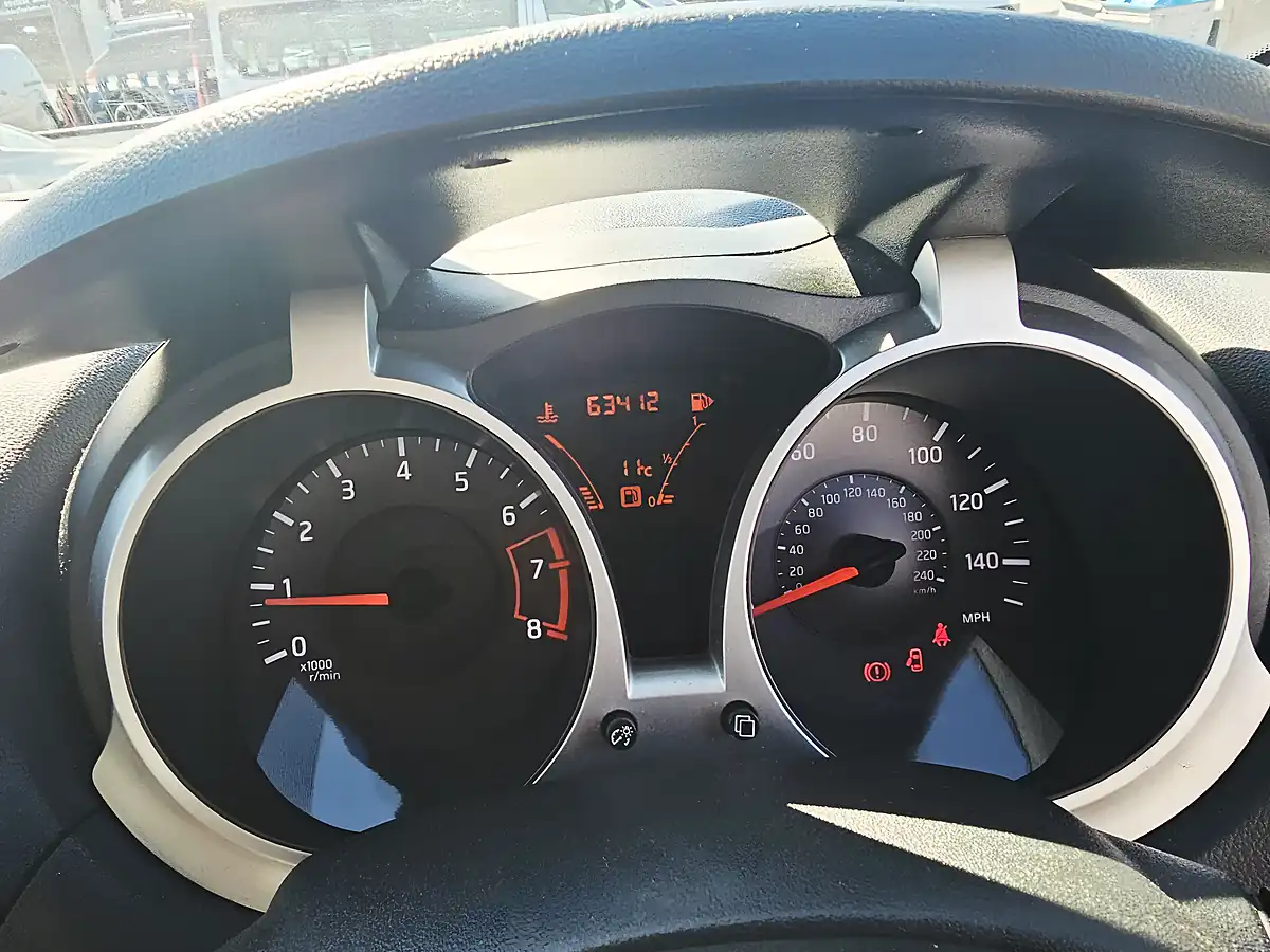 Used 2012 Nissan Juke Acenta Silver - Interior and Exterior details 11